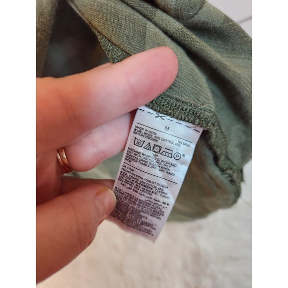 Old Navy Women's Green Camouflage Cap Sleeve Button Front Blouse Size Medium - Picture 4 of 6